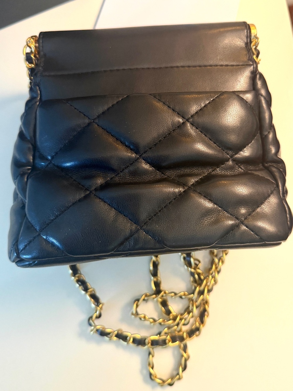 Chanel Beauty GWP Black Quilted Cosmetic Bag Chain With Charms original Box New - Picture 8 of 16
